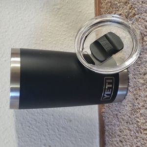 20oz black YETI rambler with mag slide lid